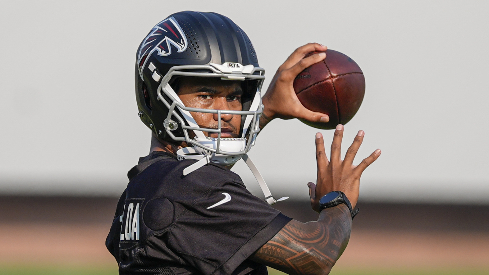 https://www.yardbarker.com/media/3/c/3ccc7b6c080368a80420acb9b967e3c3e414cd58/thumb_16x9/falcons-coach-seems-plenty-supposed-tua.jpg?v=1