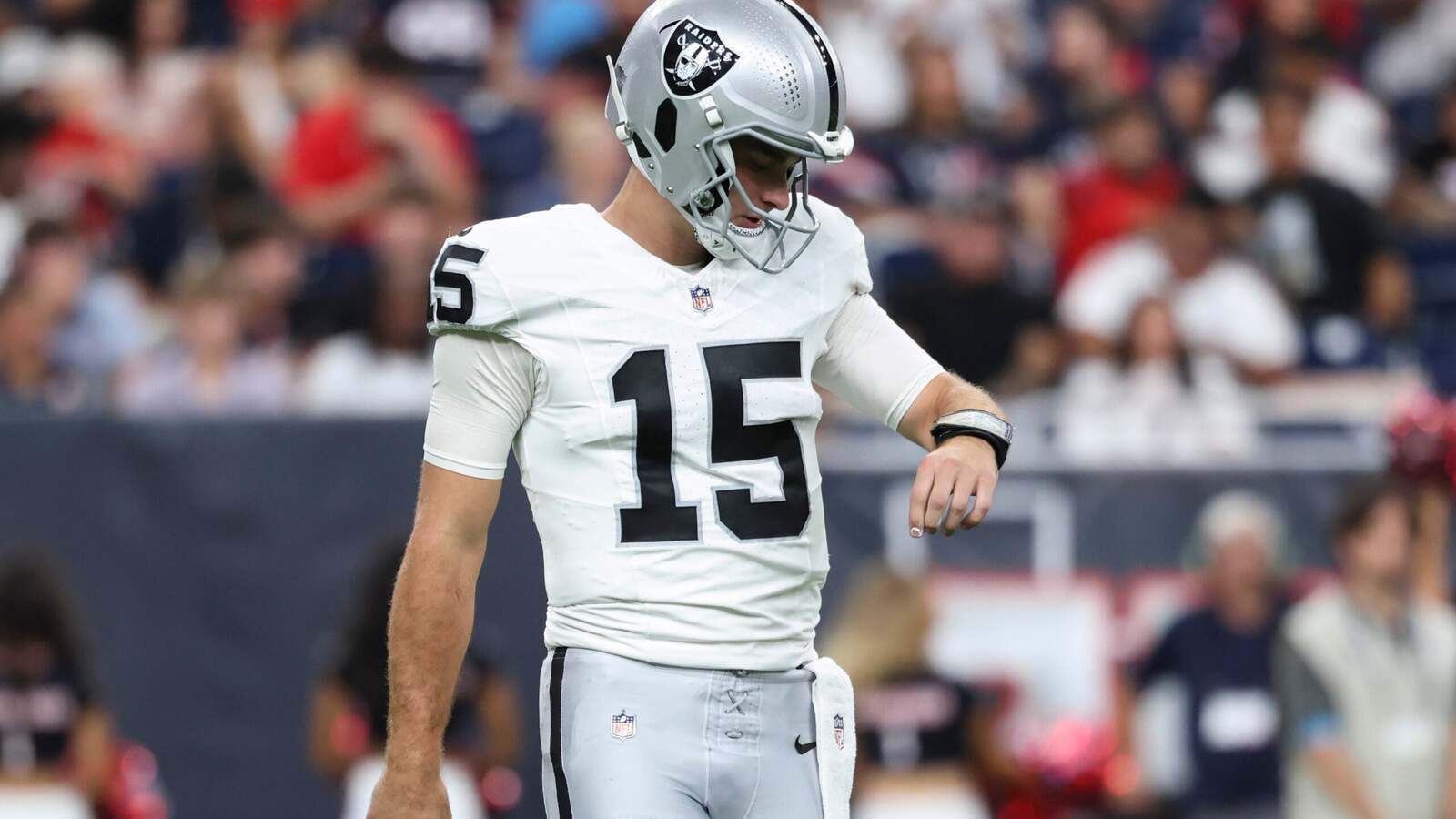 Raiders Coach Emphasizes Consistency for Rookie Quarterback Fernando Mendoza