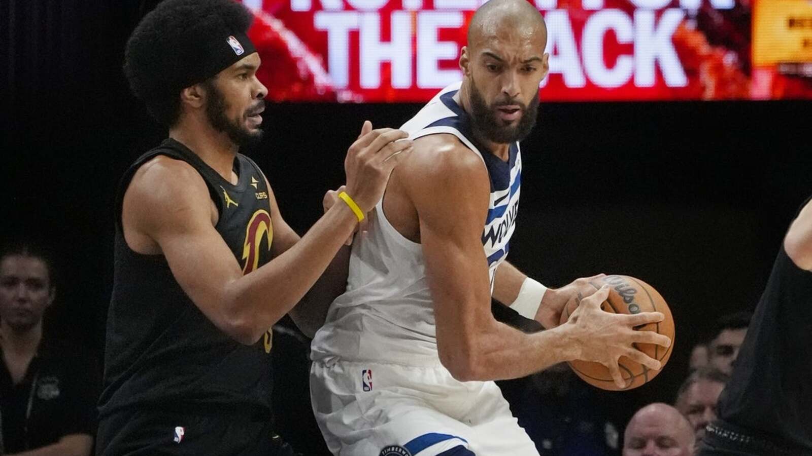 Timberwolves score 43 third-quarter points, hold off Cavaliers | Yardbarker