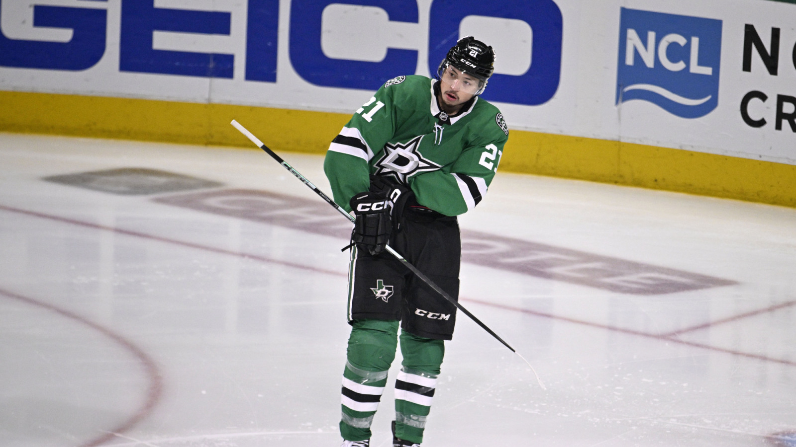 https://www.yardbarker.com/media/3/d/3d82bc56f72d0df8fead64dad8ef56c734cb8f9a/thumb_16x9/29-2025-dallas-texas-usa-dallas-stars-left-wing.jpg?v=1