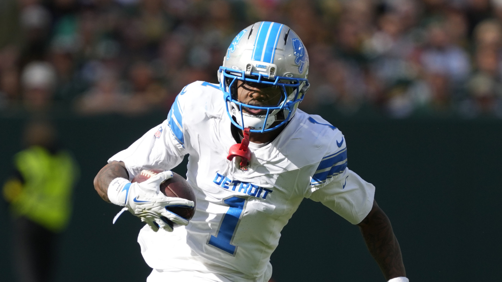 https://www.yardbarker.com/media/3/d/3d8e2d84950b75d22bd804ddba59a1d6a575c8dd/thumb_16x9/jameson-williams-extension-back-bite-lions.jpg?v=1