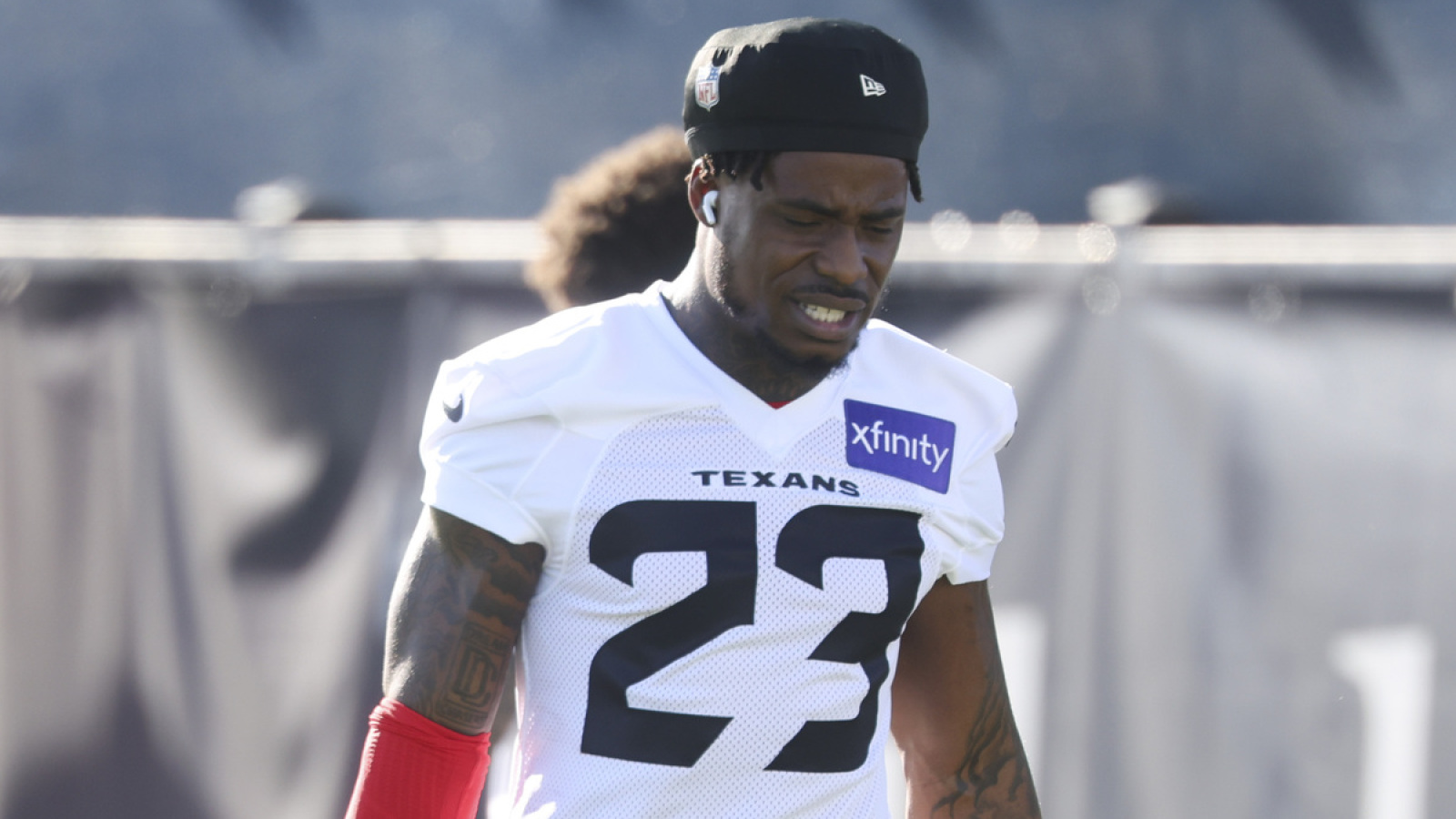 https://www.yardbarker.com/media/3/d/3dbb12d754f344737e527ff2c6c28df2f4d21ba2/thumb_16x9/texans-avoided-worst-case-scenario-cj-gardner.jpg?v=1