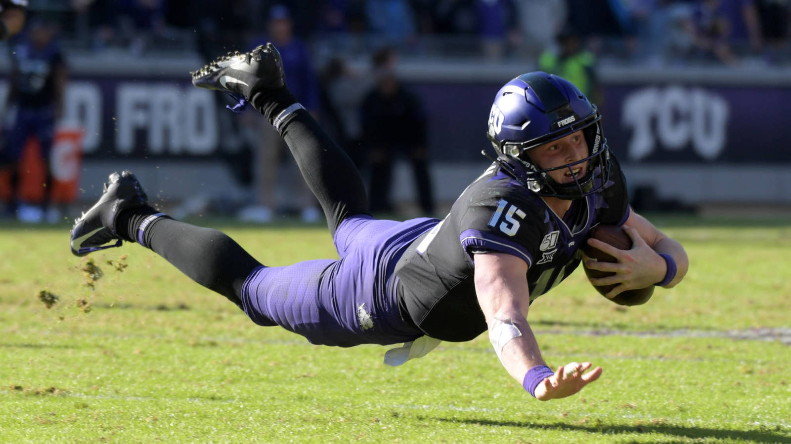 Max Duggan drags half of Sooners defense into end zone on incredible
