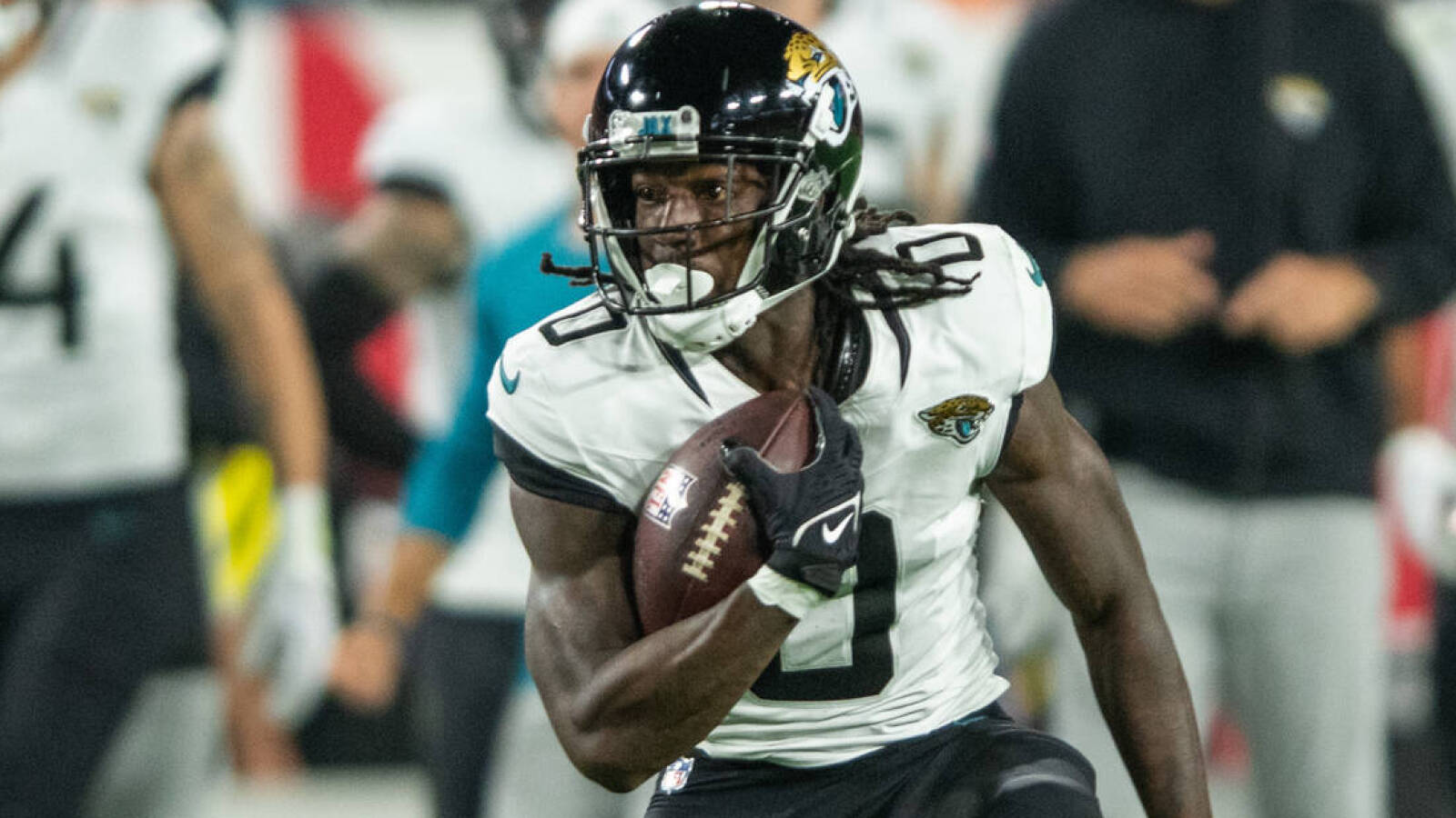 Report Patriots extend offer to top freeagent WR Yardbarker