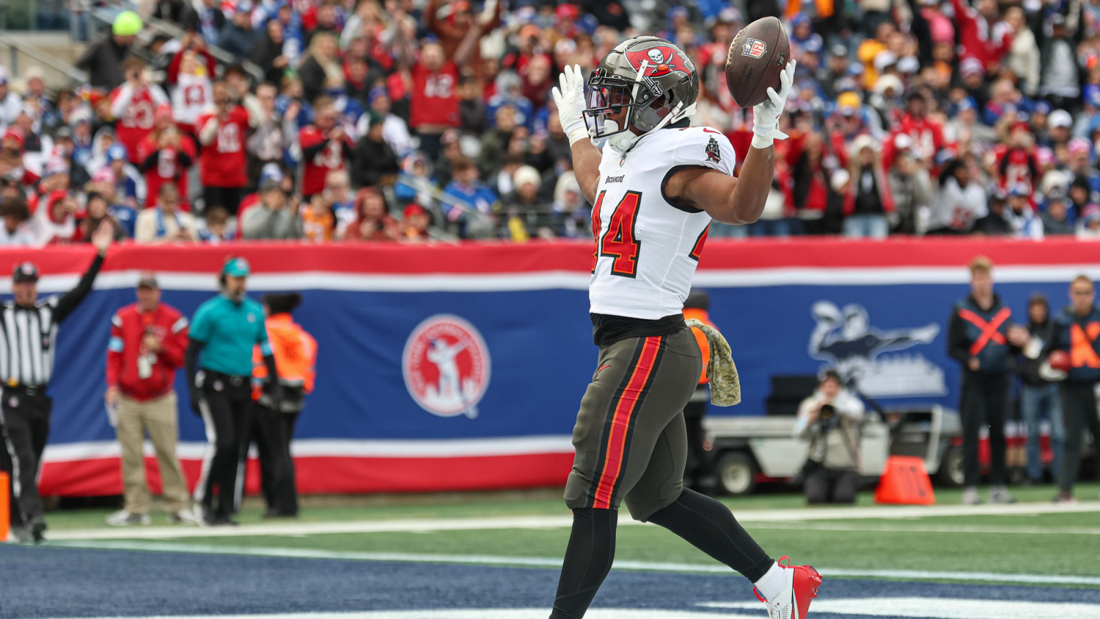 Buccaneers RB Quietly Having Solid Training Camp | Yardbarker