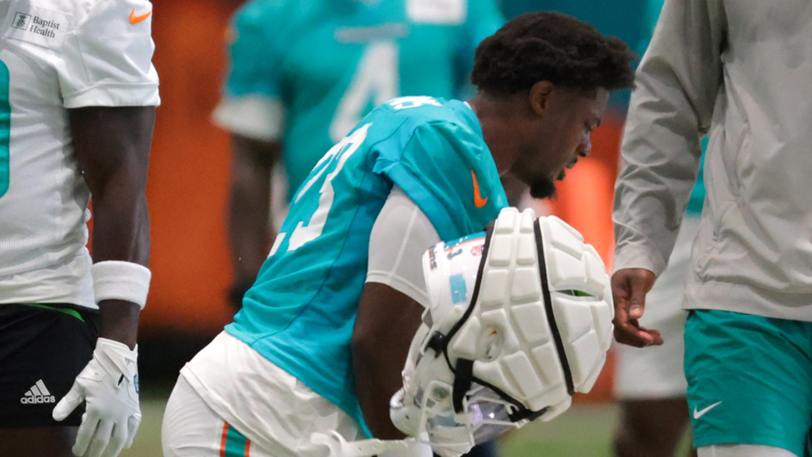 https://www.yardbarker.com/media/3/e/3e6b001168d24cfb40b677d213c9a74d4d2ee513/thumb_16x9/dolphins-depth-takes-hit-key-position-following.jpg?v=1