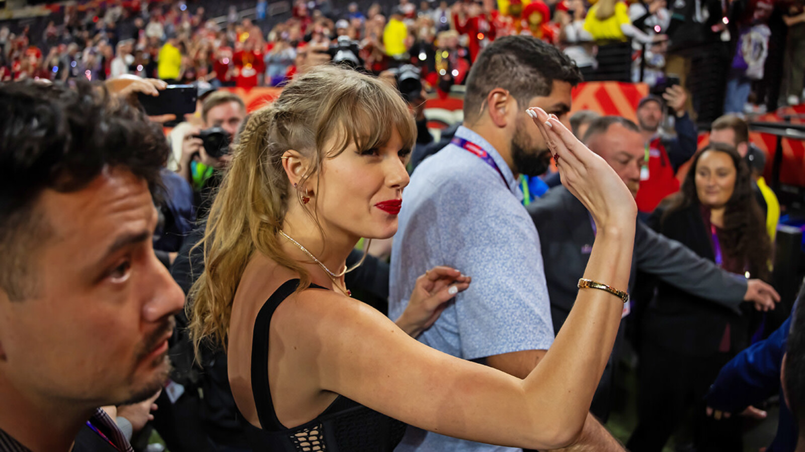 Taylor Swift Makes 'Emotional' Admission to Fans During Eras Show