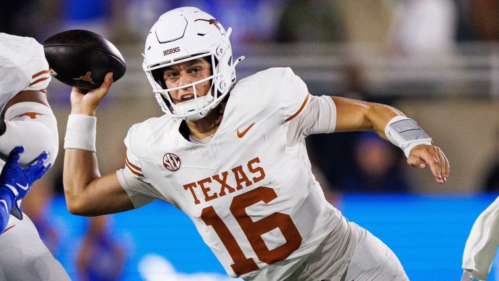 https://www.yardbarker.com/media/3/e/3ee6659a6a027cdd3f416a65126215b5622a54af/thumb_16x9/five-week-9-cfb-matchups-likely-end-upset.jpg?v=1