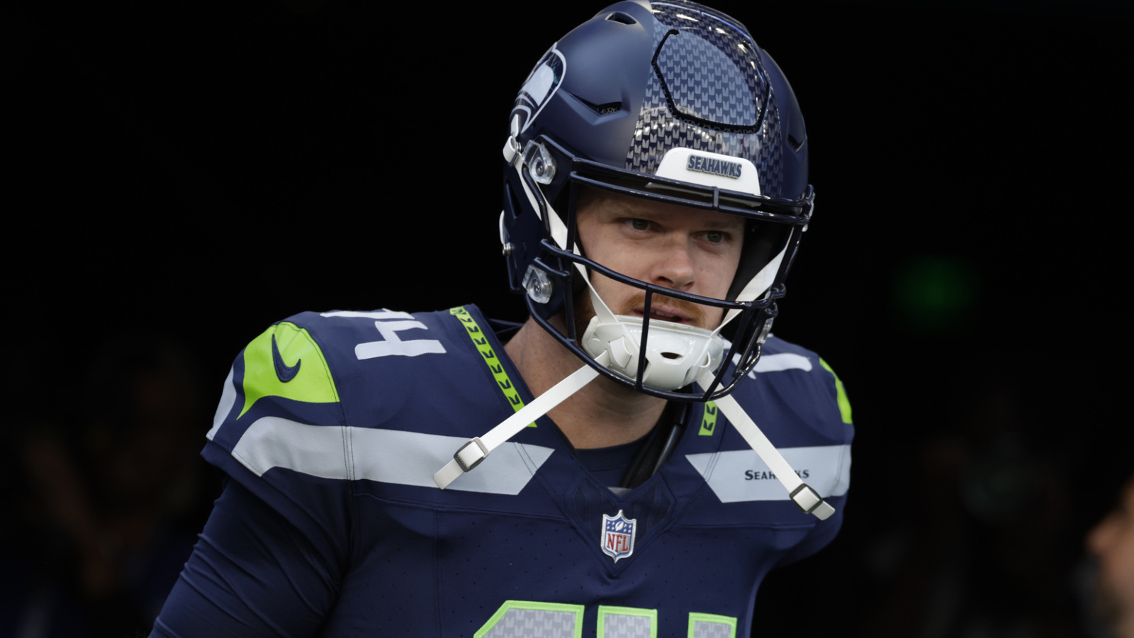 https://www.yardbarker.com/media/3/f/3f0c7eb09d26953d38a3f8e17346a7d7b31d6c45/thumb_16x9/seahawks-share-massive-sam-darnold-injury-update.jpg