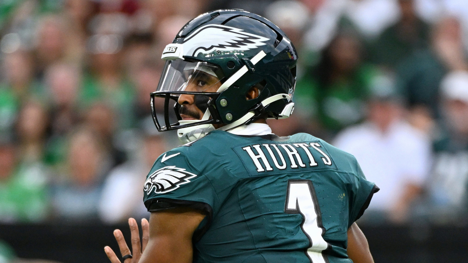 https://www.yardbarker.com/media/3/f/3f326105bce05655fb9bca01655539e1c917541d/thumb_16x9/eagles-qb-jalen-hurts-makes-titans-jeffery.jpg?v=1