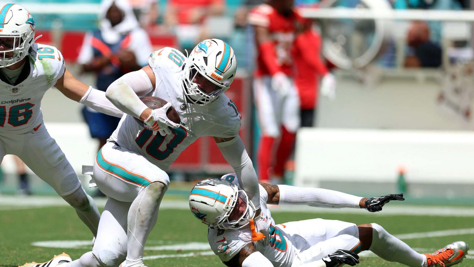 Miami Dolphins rookie Jacob Rodriguez earned a priceless reaction from Patrick Mahomes after picking him off