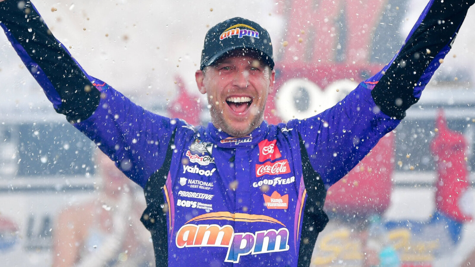 https://www.yardbarker.com/media/3/f/3f4f7f11f9c79968b681b0e71e0ad0eaaf421014/thumb_16x9/denny-hamlin-wins-nascar-playoff-race-las-vegas.jpg?v=1