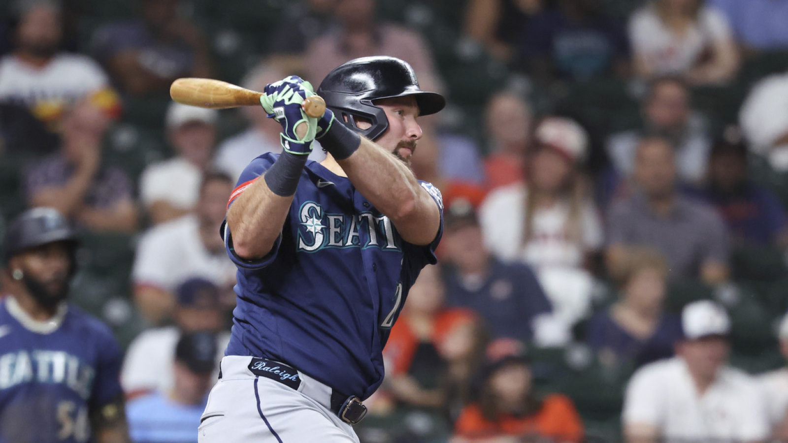 https://www.yardbarker.com/media/3/f/3f5a3782f11a4220be29a8aecbd89ee88ff32581/thumb_16x9/12-2026-houston-texas-usa-seattle-mariners.jpg?v=1