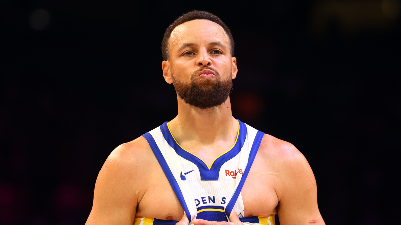 Stephen Curry puts pressure on Warriors front office with cryptic comments