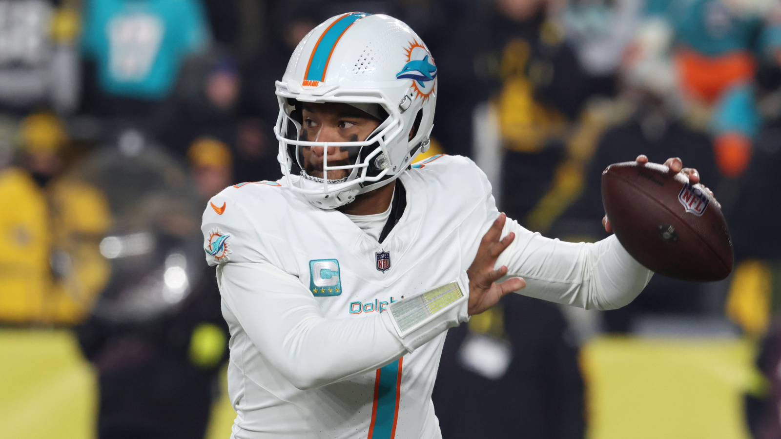 https://www.yardbarker.com/media/3/f/3fb65a56731a6e1147104c0353e08886b8ddcd95/thumb_16x9/new-dolphins-gm-noncommittal-future-qb-tua.jpg?v=1