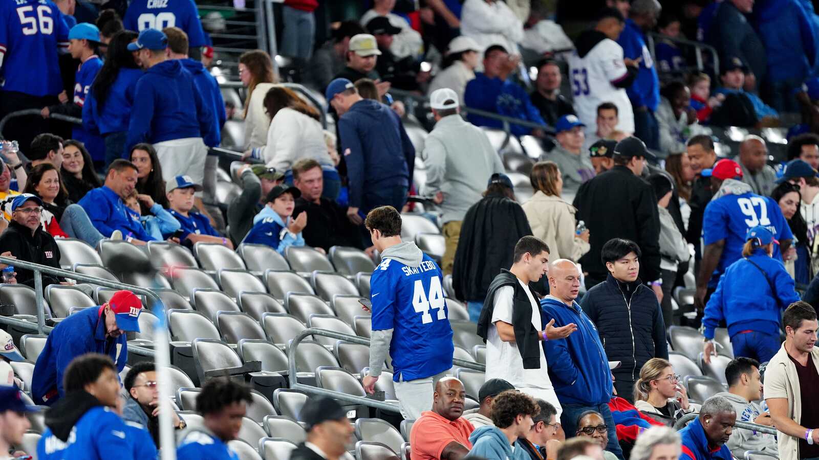 https://www.yardbarker.com/media/4/0/406e8fce6b687875d944d419f350db86585fa4a8/thumb_16x9/teen-explains-flying-protest-banner-giants-game.jpg