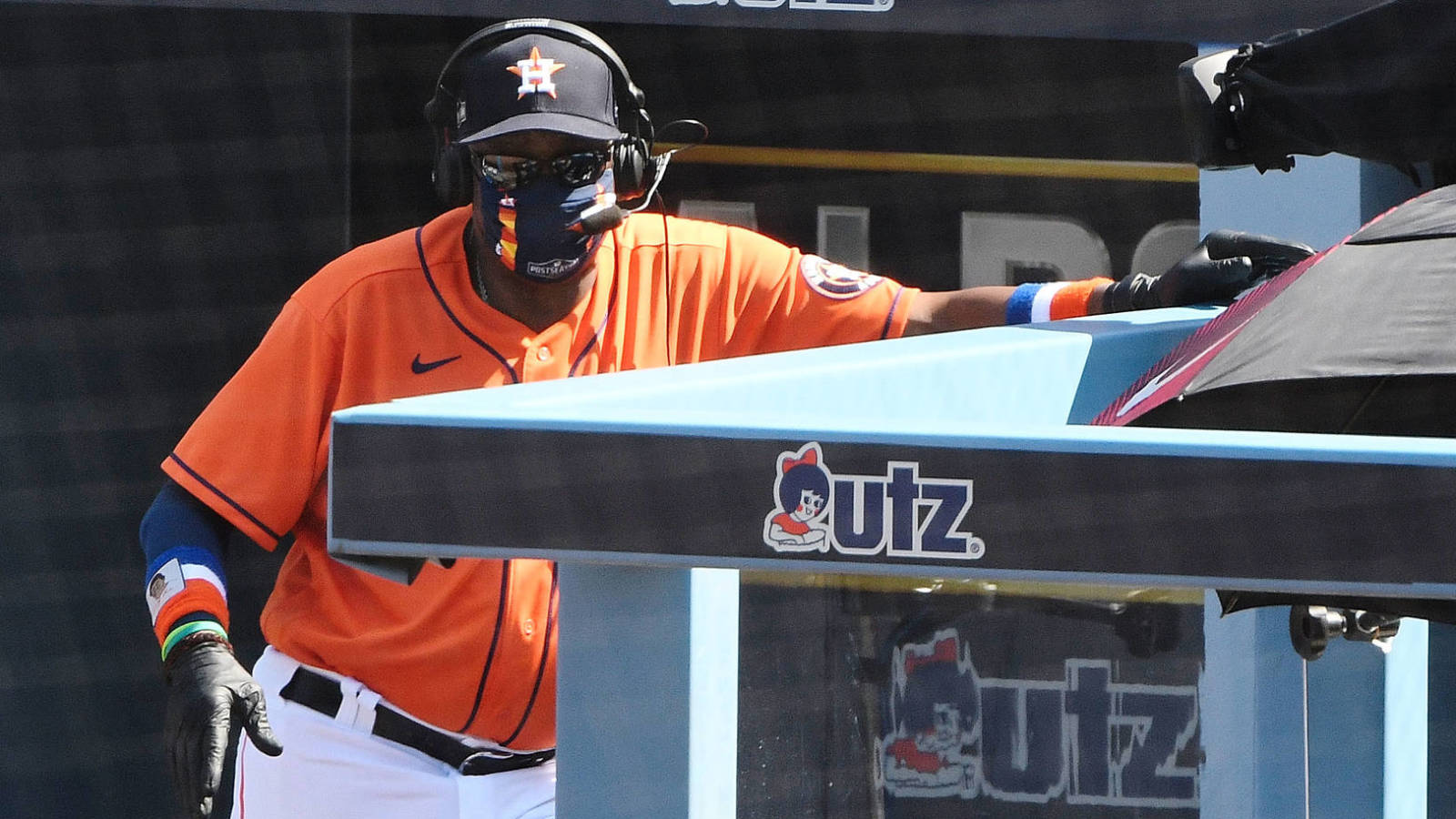 dusty baker mask