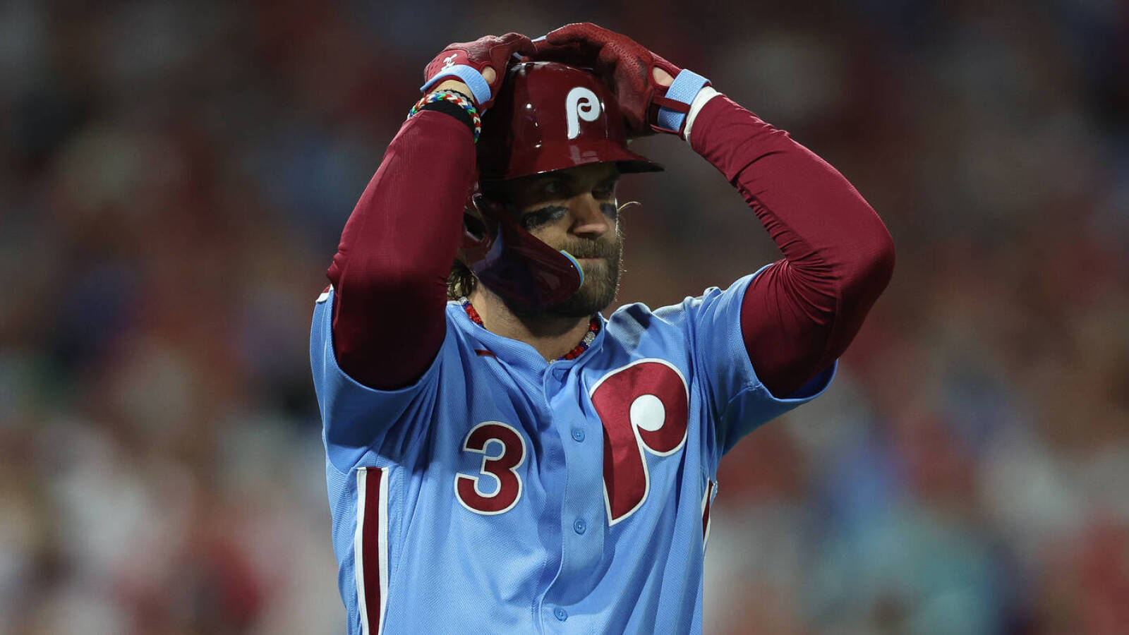 Bryce Harper suffers injury in collision, returns to game Yardbarker