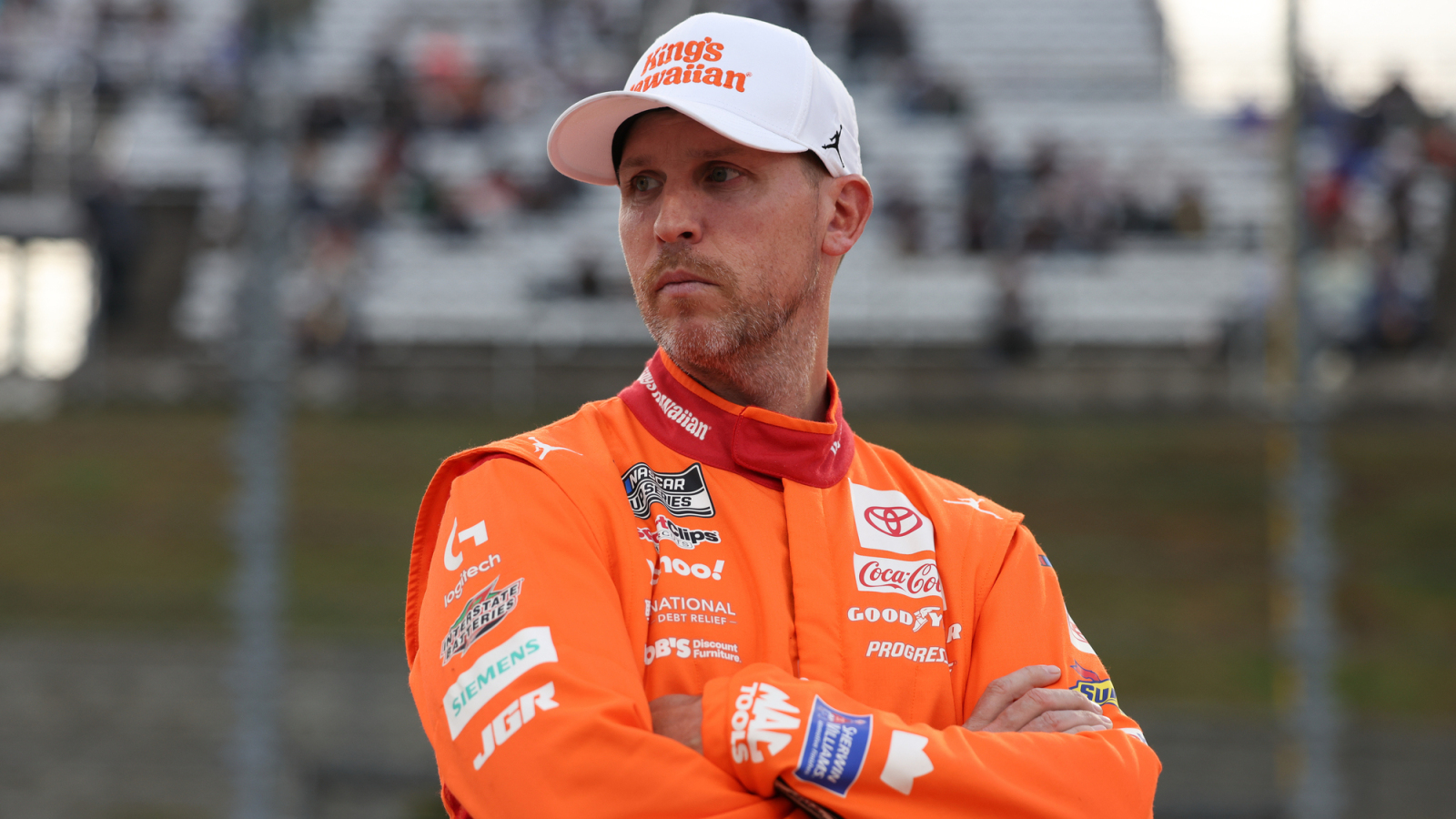 https://www.yardbarker.com/media/4/0/40c20c923e3532bd2d917afd75f933f7eeed7576/thumb_16x9/denny-hamlin-breaks-silence-death-father-house.jpg?v=1