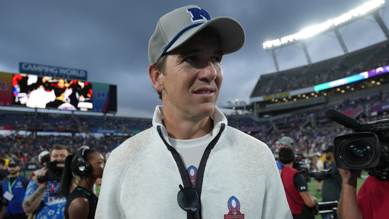 https://www.yardbarker.com/media/4/0/40e6734a5c5191e1f10196e99fa644bddf74767a/thumb_16x9/eli-manning-opens-giants-infamous-boat-trip.jpg?v=1
