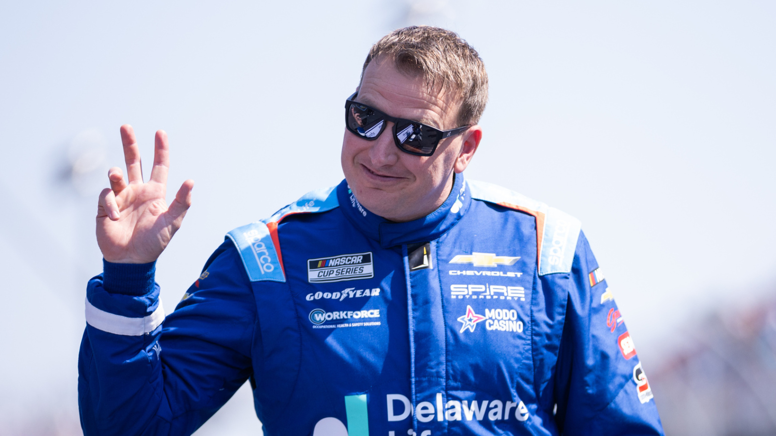 https://www.yardbarker.com/media/4/0/40fb9af2e2494984ba5e58e70cb2ff86627a1e1d/thumb_16x9/michael-mcdowell-retiring-nascar-anytime-soon.jpg?v=1