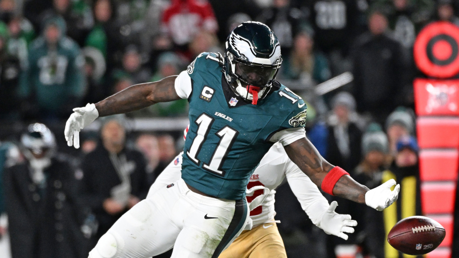 https://www.yardbarker.com/media/4/1/411f4dea14d9b89986f50251bc01009681b7a15f/thumb_16x9/patriots-fans-positive-update-on-aj-brown-trade.jpg?v=1
