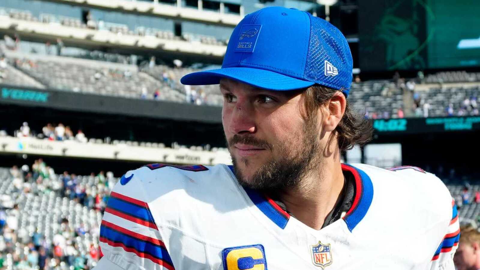 https://www.yardbarker.com/media/4/1/4124bc690497794e43c79173a94f27b7ab3e247f/thumb_16x9/josh-allen-special-story-behind-hat-he-wore.jpg?v=2