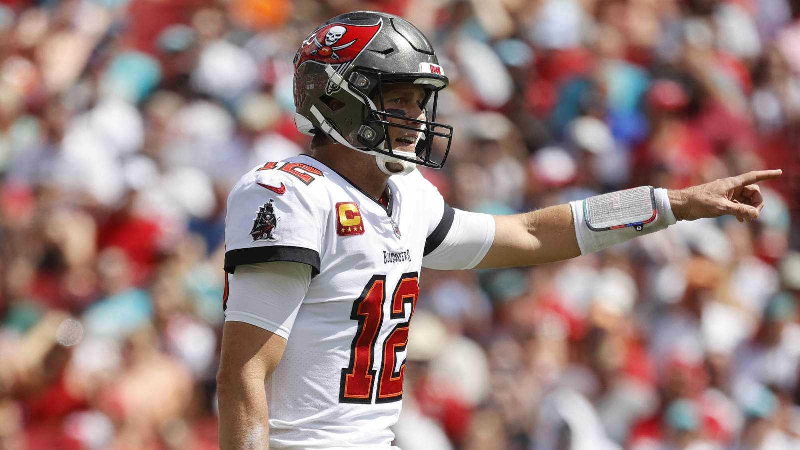 Buccaneers QB Tom Brady: 'No critical harm' to thumb on throwing hand