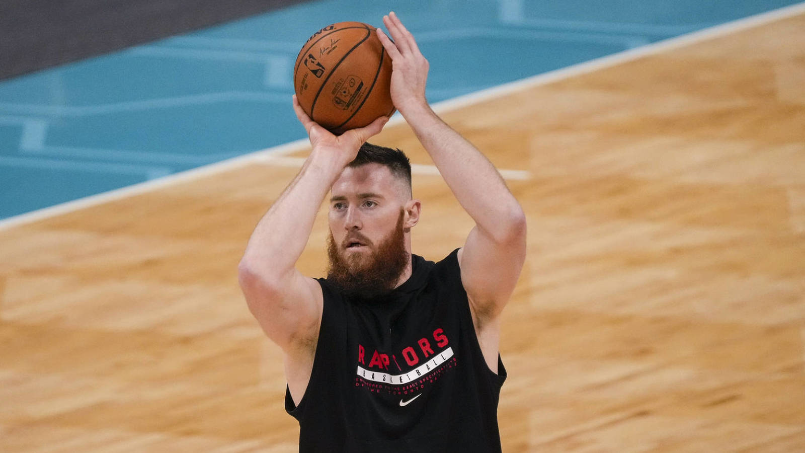 Free-agent center Aron Baynes could miss entire 2021-22 NBA season with severe nerve damage in his neck