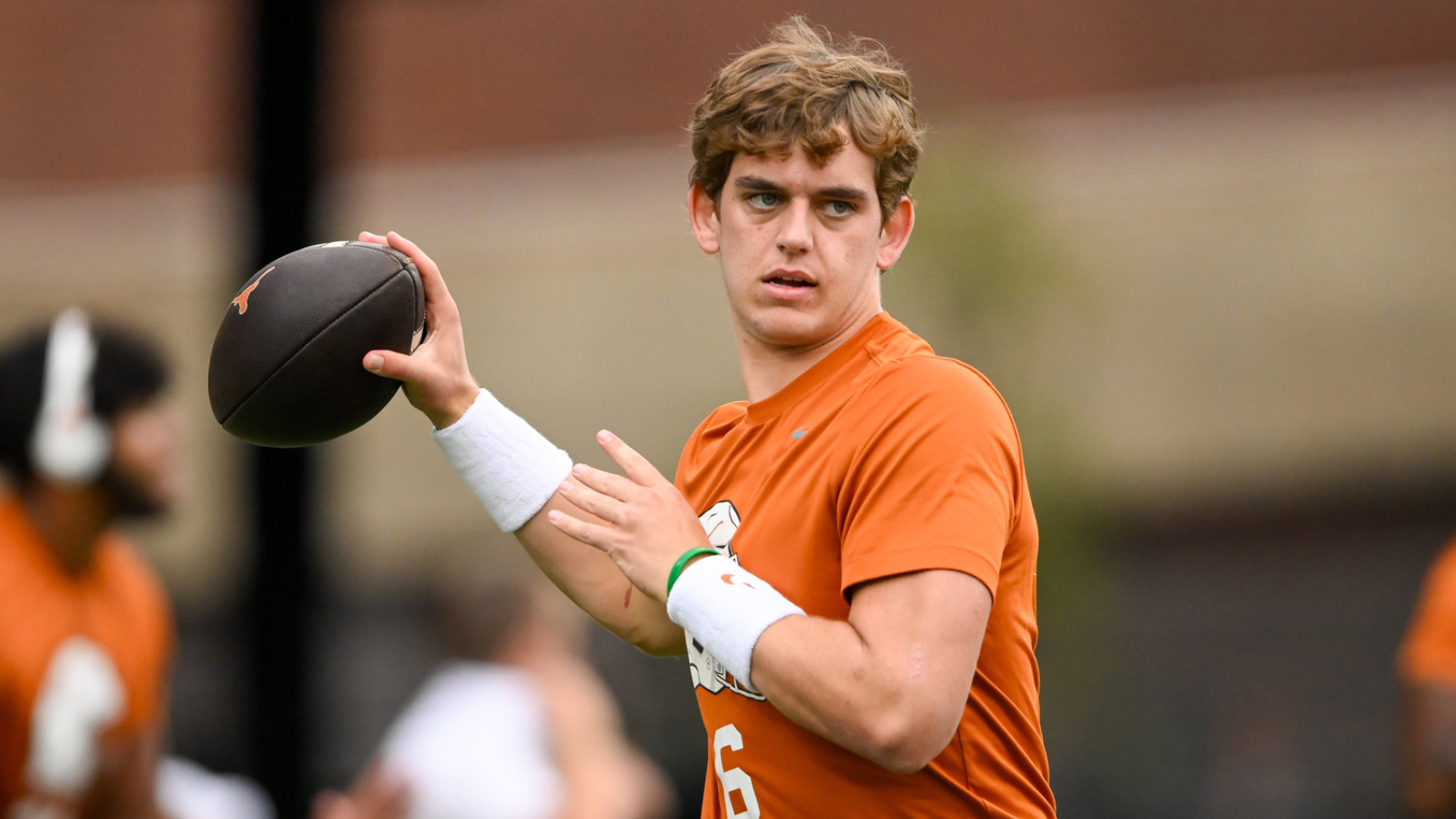https://www.yardbarker.com/media/4/1/4178fdf726ba6c1a25337e0ce4538f7c0c90abad/thumb_16x9/storylines-watch-entering-2025-college-football.jpg?v=1