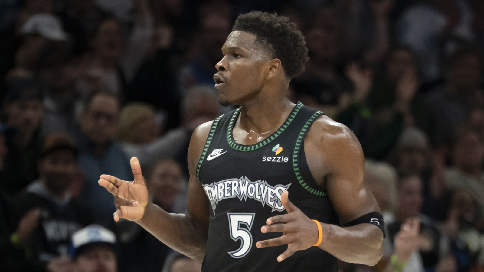https://www.yardbarker.com/media/4/1/418d9fd6664ca6dece54c5cdb20289a75af18b9d/thumb_16x9/multiple-200-3s-nba-seasons-quiz.jpg?v=1
