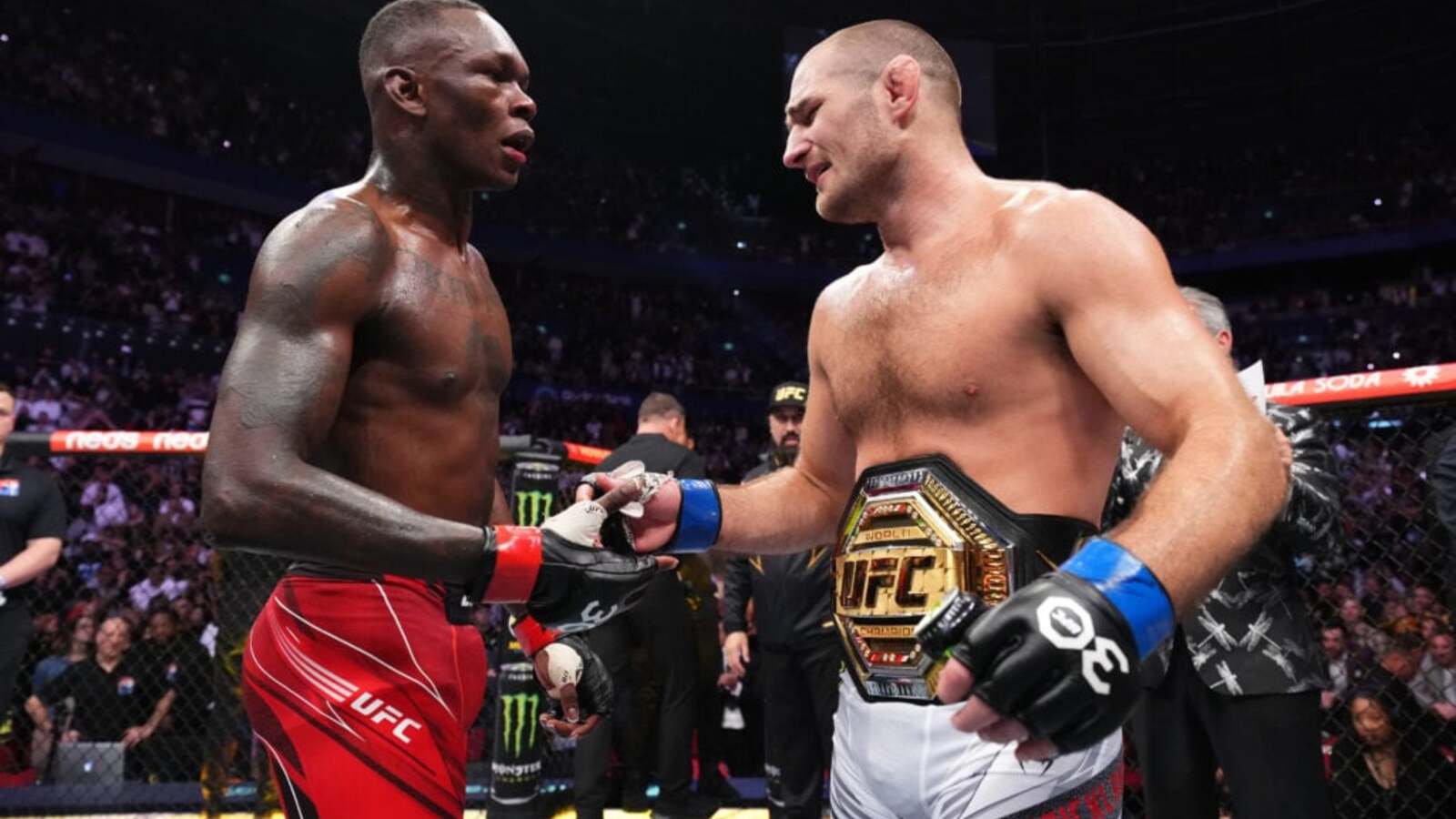 Daniel Cormier says Sean Strickland looks like the version that beat prime Israel Adesanya again