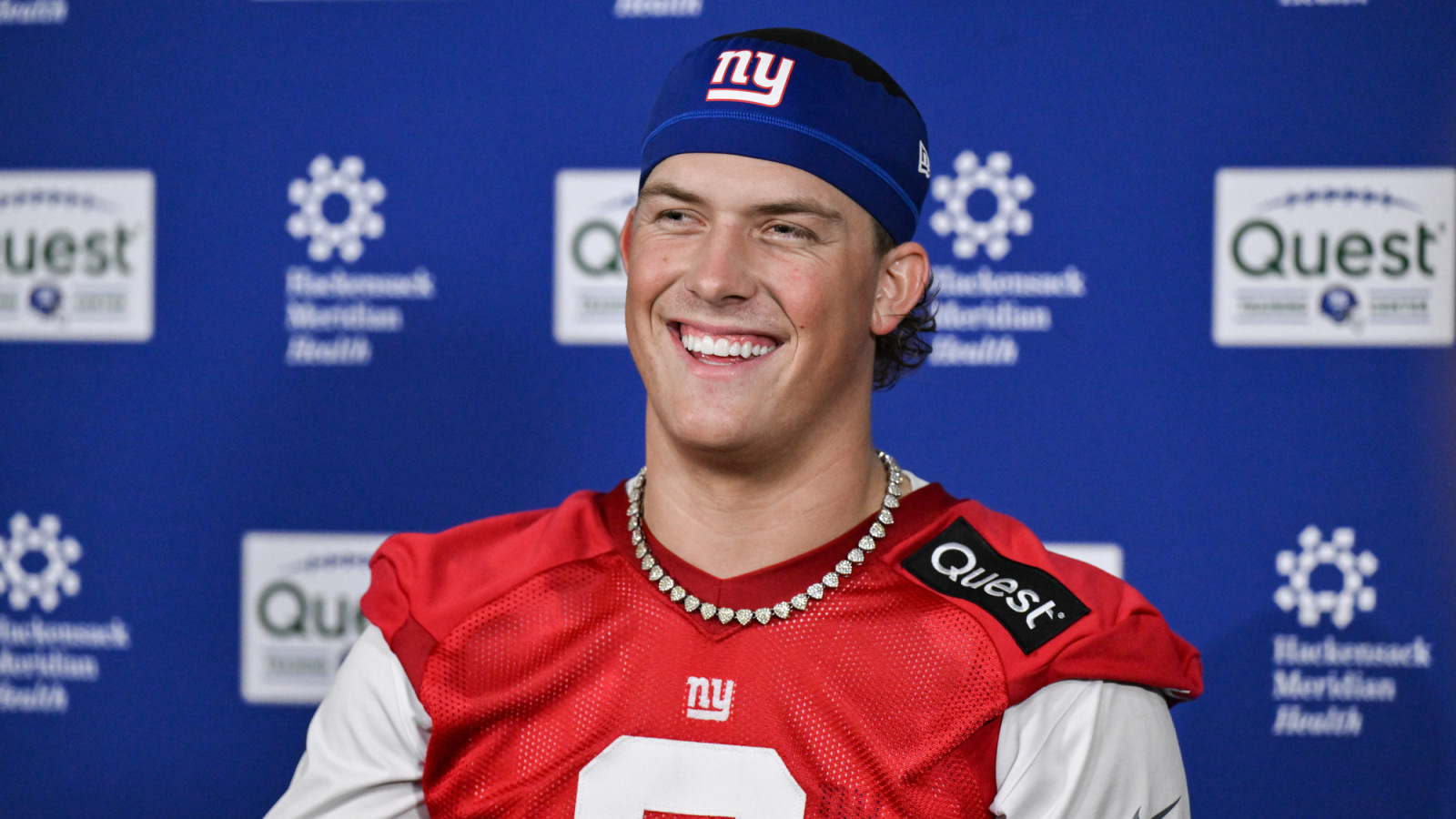 https://www.yardbarker.com/media/4/1/41f306596a83a6c95a5a424bc7e17bdf079d7a0a/thumb_16x9/giants-rookie-qb-jaxson-dart-shares-advice-he-got.jpg?v=1