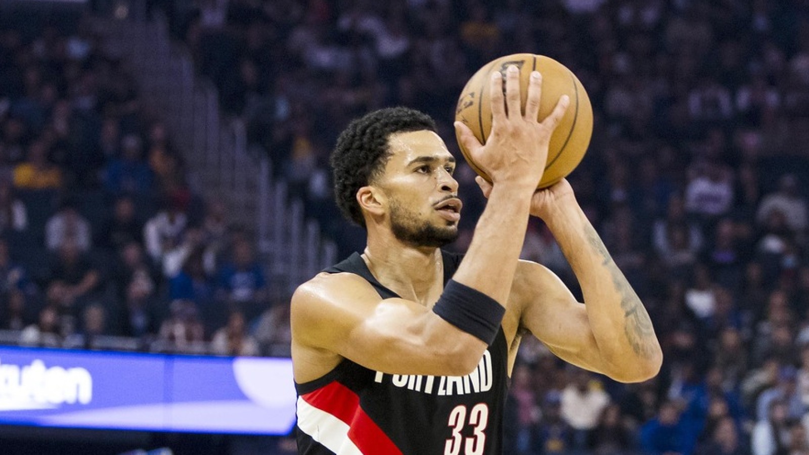 https://www.yardbarker.com/media/4/2/4227fbef12909d872481ee27de02af1ec8e1ac28/thumb_16x9/trail-blazers-bargain-toumani-camara-extension.jpg?v=1