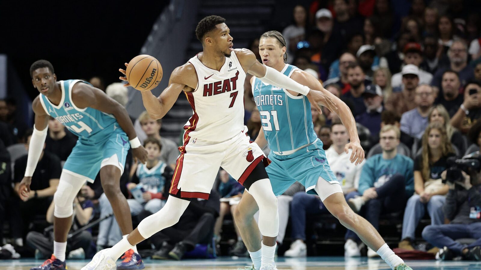 NBA Fans Claim Giannis Antetokounmpo Looks ‘Checked Out’ Three Games Into Season With Heat