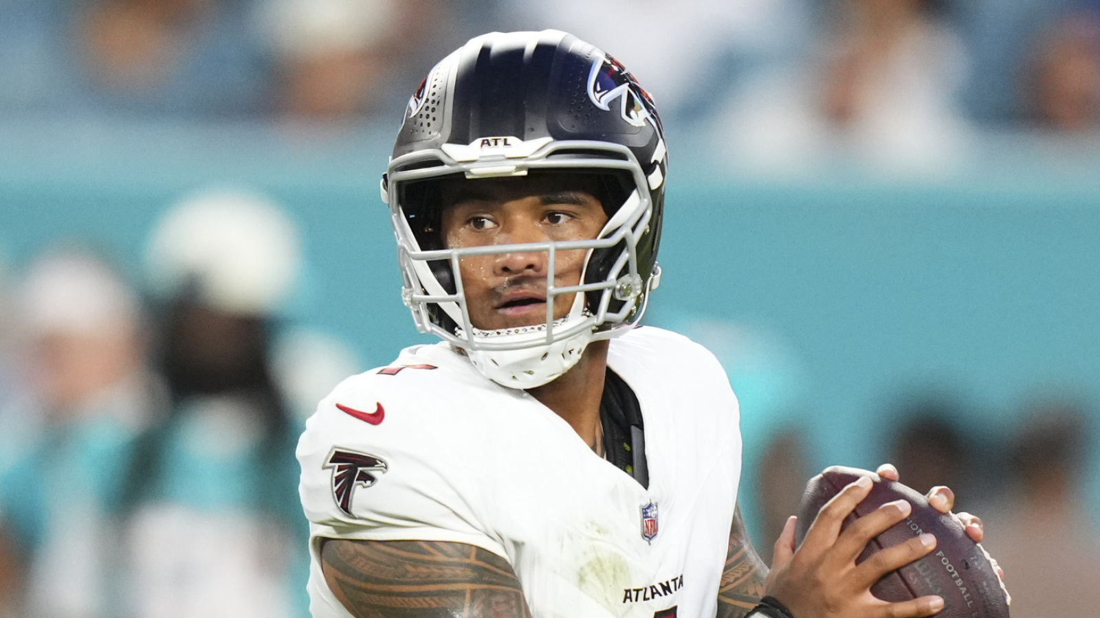 https://www.yardbarker.com/media/4/2/42685cfae6b37cdc868c1c8e1fc73434477d88a9/thumb_16x9/info-emerges-on-falcons-plans-tua-tagovailoa.jpg?v=1