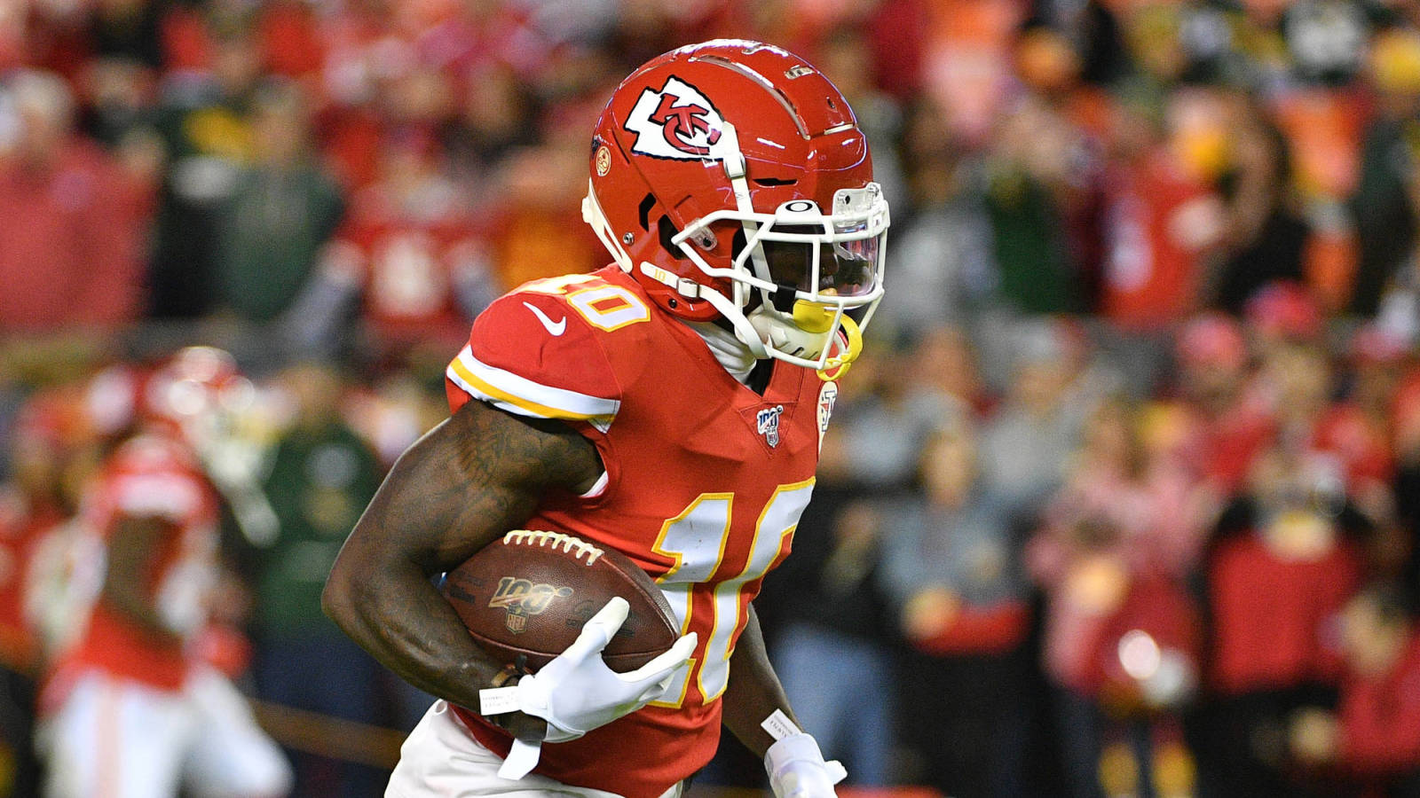 Watch: Tyreek Hill makes diving catch on electric 40-yard touchdown | Yardbarker