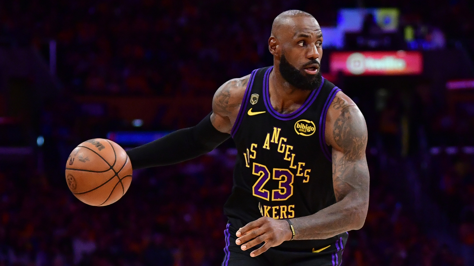 https://www.yardbarker.com/media/4/2/42b9bdbb21875ad3e2e284eb929792384b3f784c/thumb_16x9/lebron-shouldnt-join-knicks-historic-championship.jpg?v=1