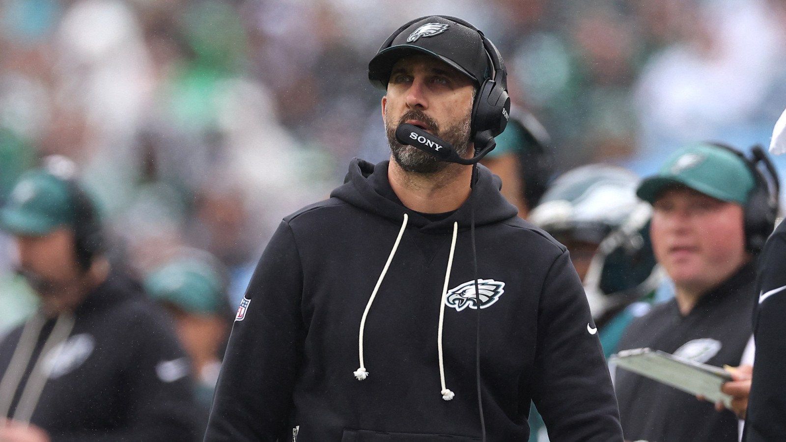 https://www.yardbarker.com/media/4/2/42d9e18800d0c9b88738a2531be38d60dc7684f5/thumb_16x9/eagles-hc-nick-sirianni-explains-unusual-london.jpg?v=1