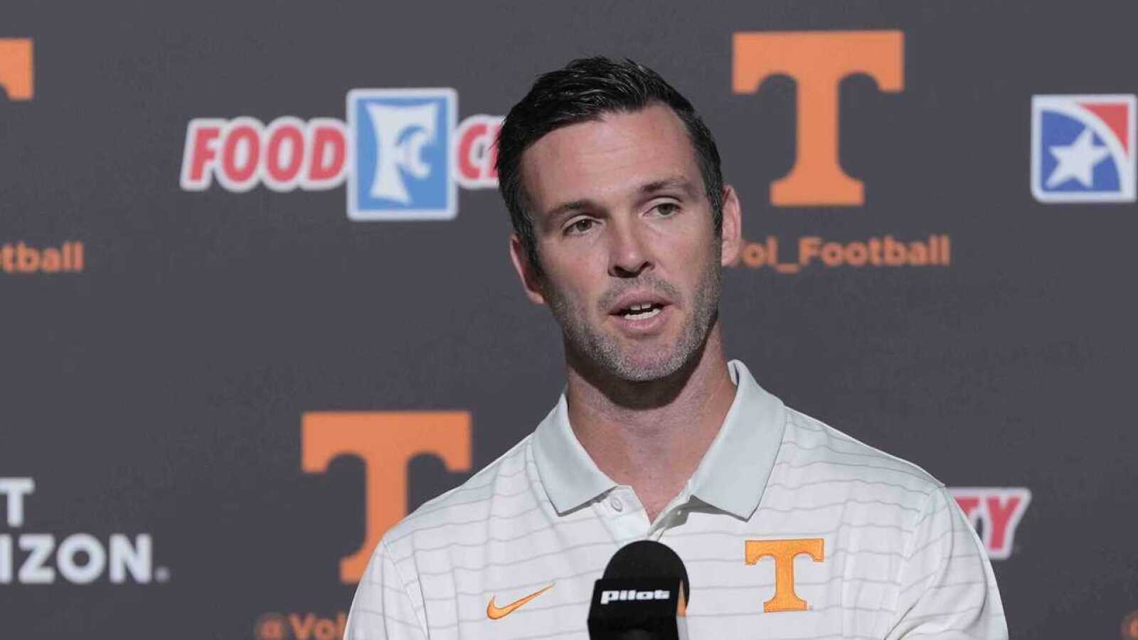 https://www.yardbarker.com/media/4/3/43b73b445a53e771b02baa731a1306d9bde8fb61/thumb_16x9/tennessee-oc-reveals-hes-looking-new-starting-qb.jpg?v=1