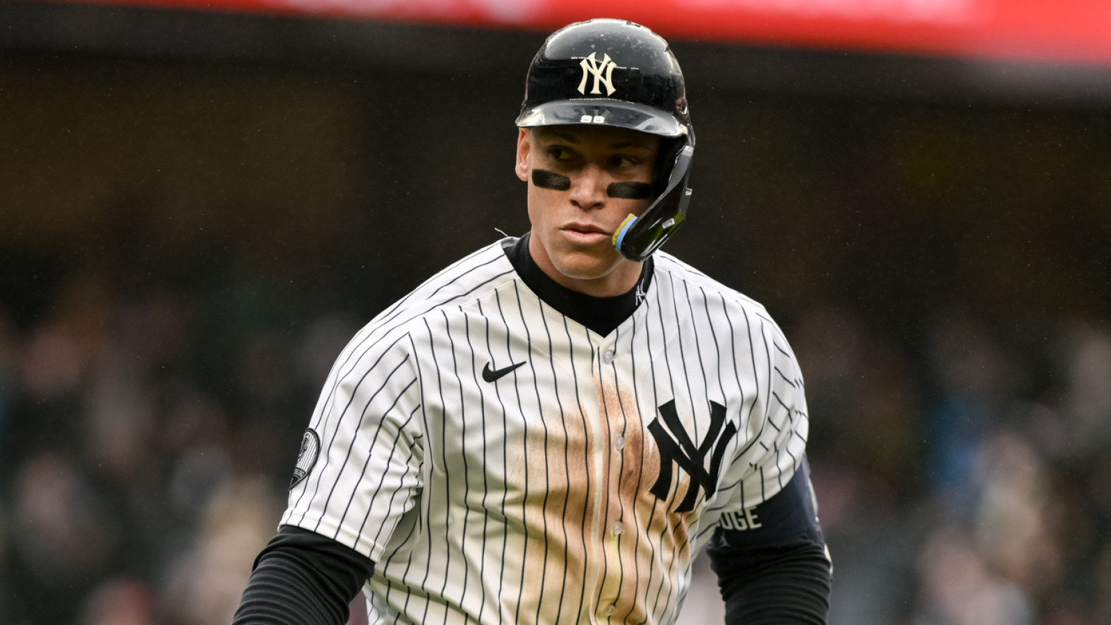 https://www.yardbarker.com/media/4/3/43bfe7130a2791d5b2aad5c20ac442ba0079beff/thumb_16x9/aaron-judge-snaps-power-outage-walk-off-hr-vs-rays.jpg?v=1