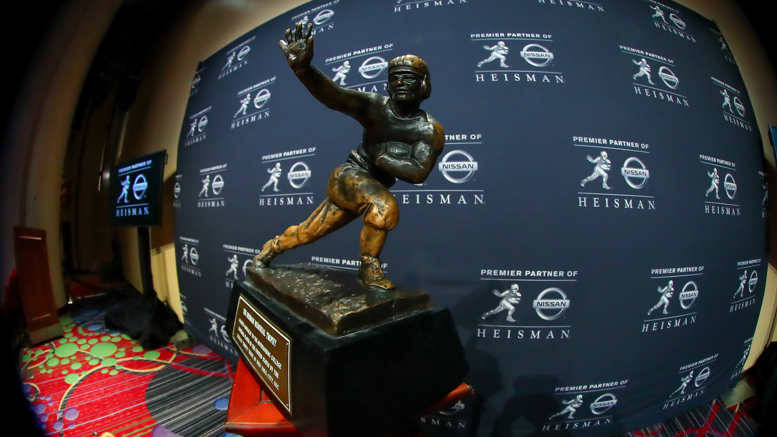 2019 Heisman Trophy favorites and odds Yardbarker
