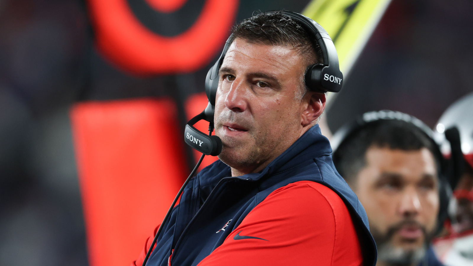 https://www.yardbarker.com/media/4/4/442ad98691c8fc5a26ede0f902076ba36882bcce/thumb_16x9/mike-vrabel-vows-find-rats-leaked-major-news.jpg?v=1
