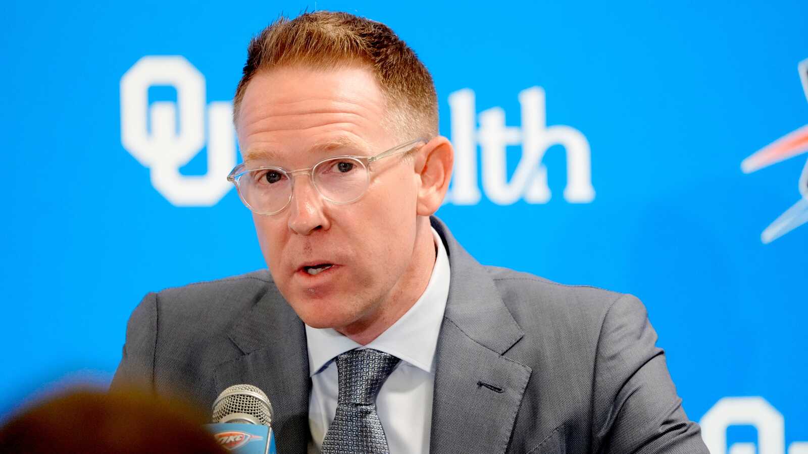 https://www.yardbarker.com/media/4/4/4475dbd07fd7c66b70cea7a29beb025f0f811cd0/thumb_16x9/thunder-general-manager-sam-presti-speaks-during.jpg