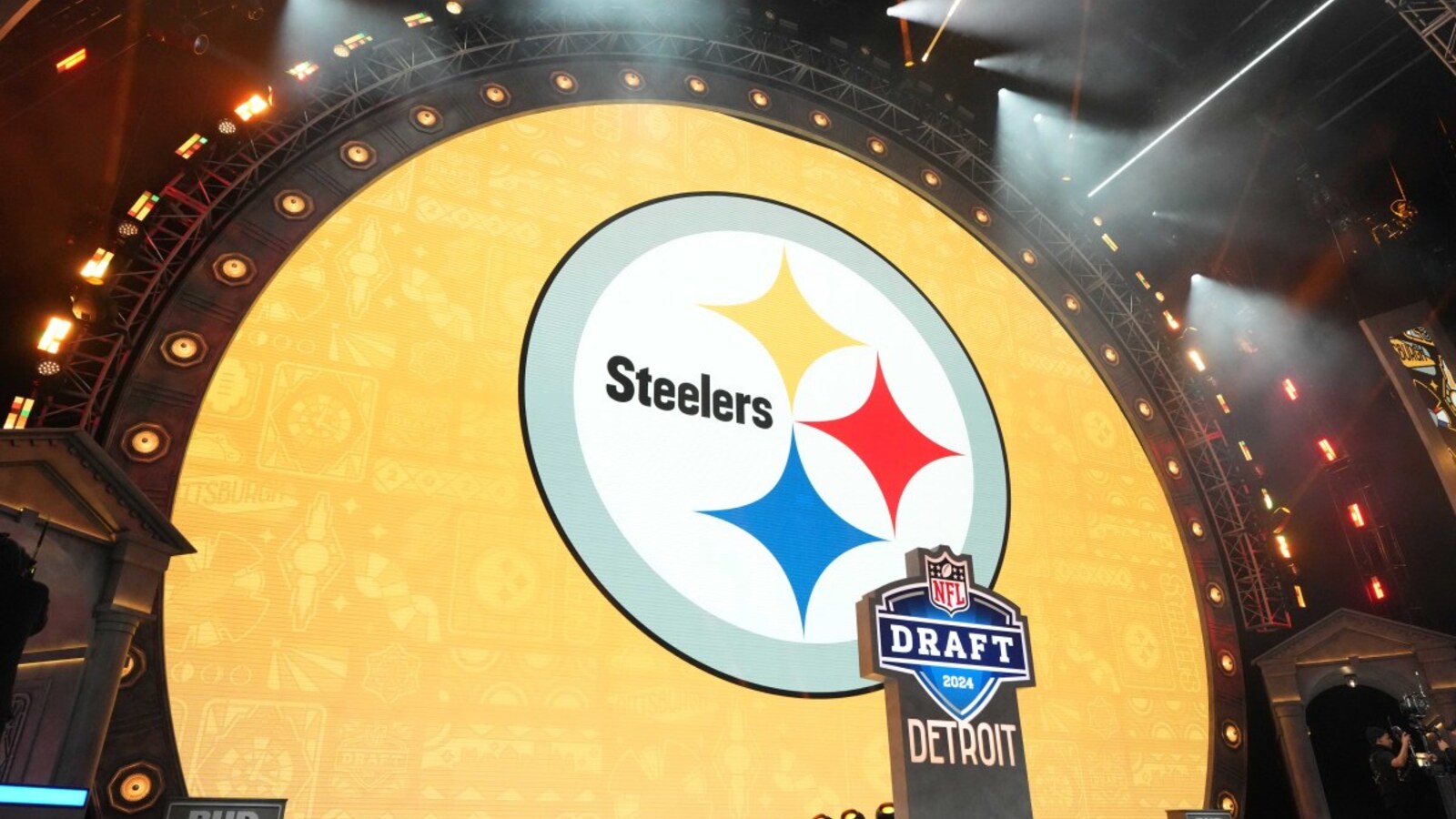 Steelers Predicted to Make Bold Decision and Select #39 Big Play #39 Prospect