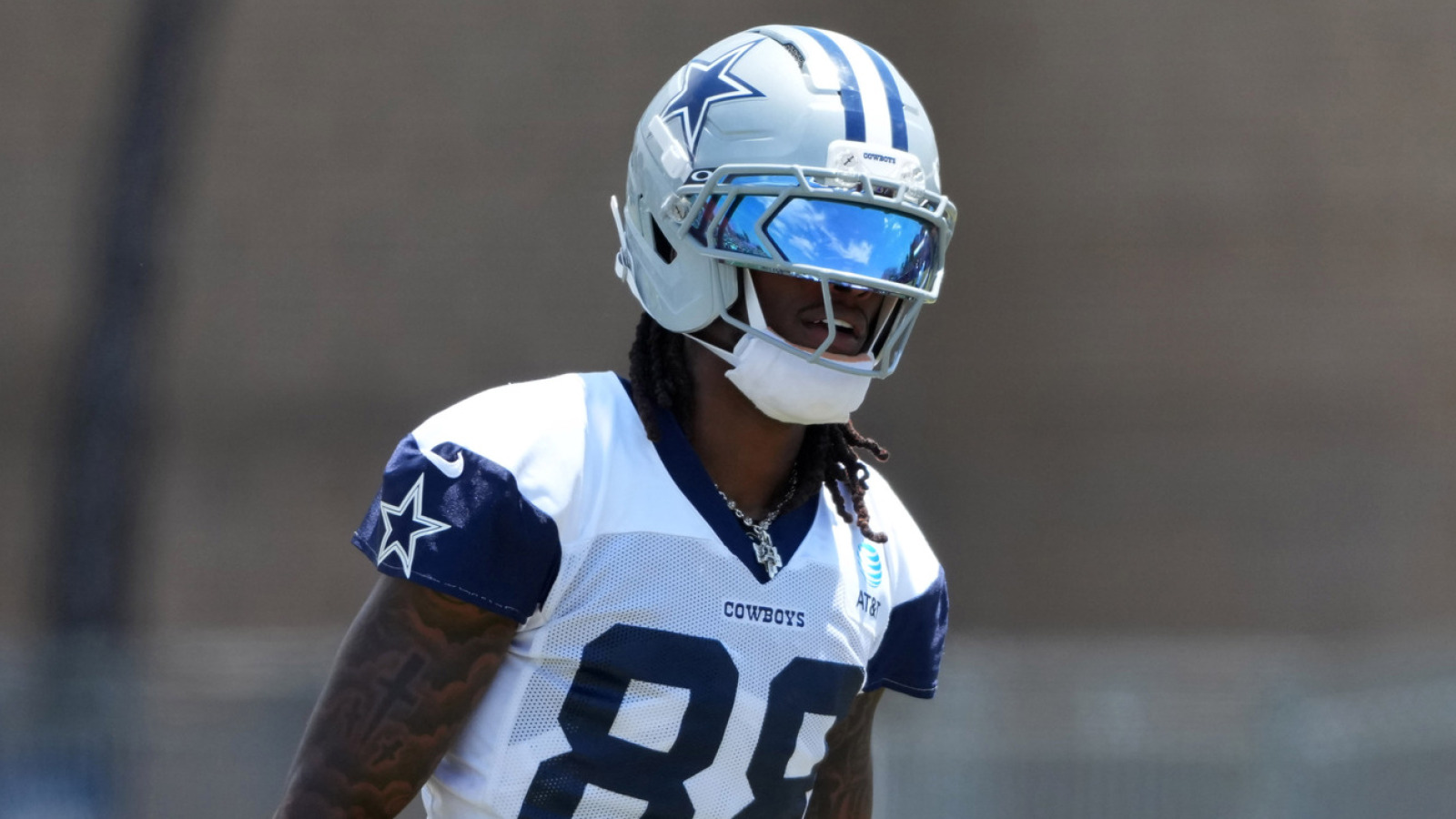 https://www.yardbarker.com/media/4/4/4477408b239f908c3ed68a6fc2401d4f4bf16c1e/thumb_16x9/cowboys-ceedee-lamb-sends-warning-nfl-george.jpg?v=1