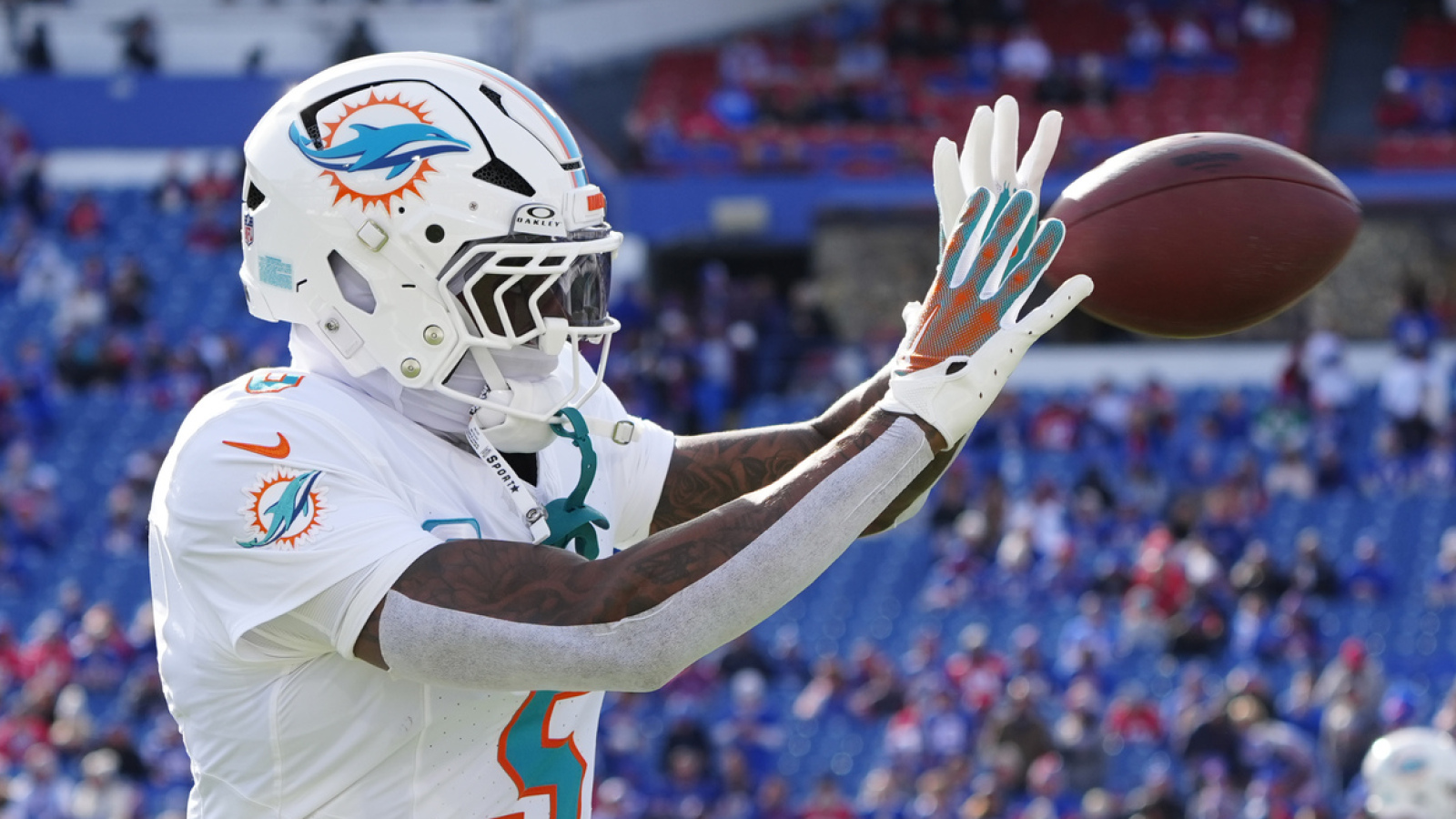 https://www.yardbarker.com/media/4/4/44879c00b037c3792d2ed801a2f89a6ef64a13c4/thumb_16x9/raiders-linked-dolphins-cb-jalen-ramsey.jpg?v=1