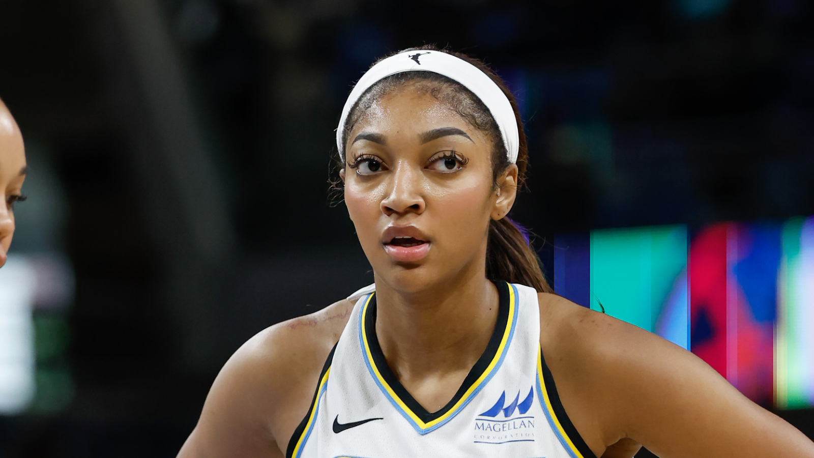 https://www.yardbarker.com/media/4/4/44926d3f64f92631efb4a409114308bfd3ef1659/thumb_16x9/wnba-looking-hateful-fan-comments-against-skys.jpg?v=1