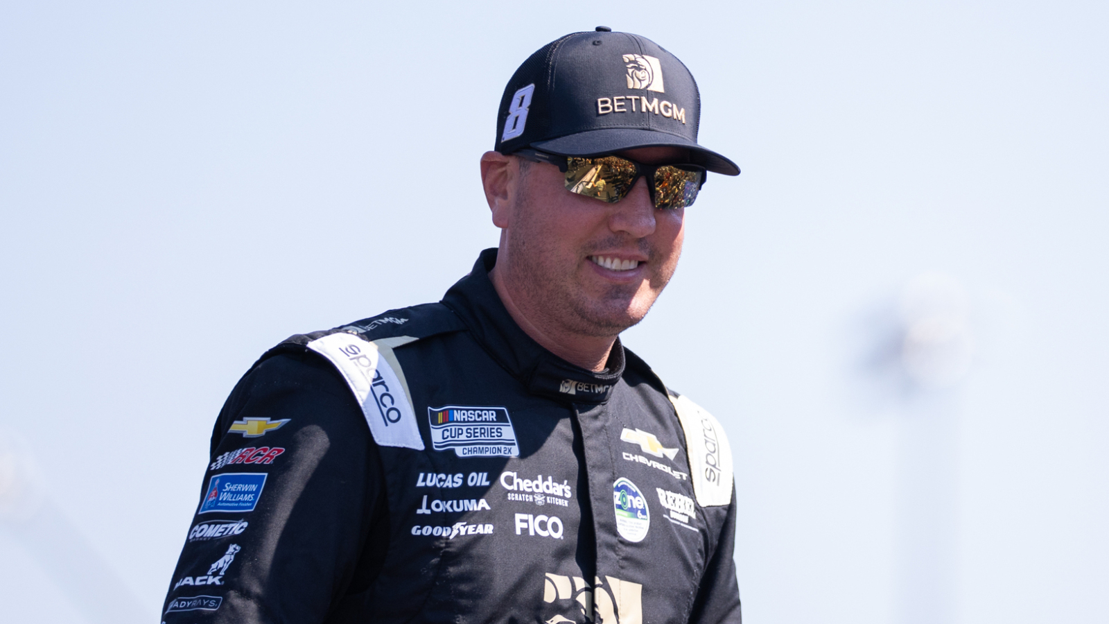 Harvick Shares How He’d Handle Kyle Busch–Denny Hamlin Dispute