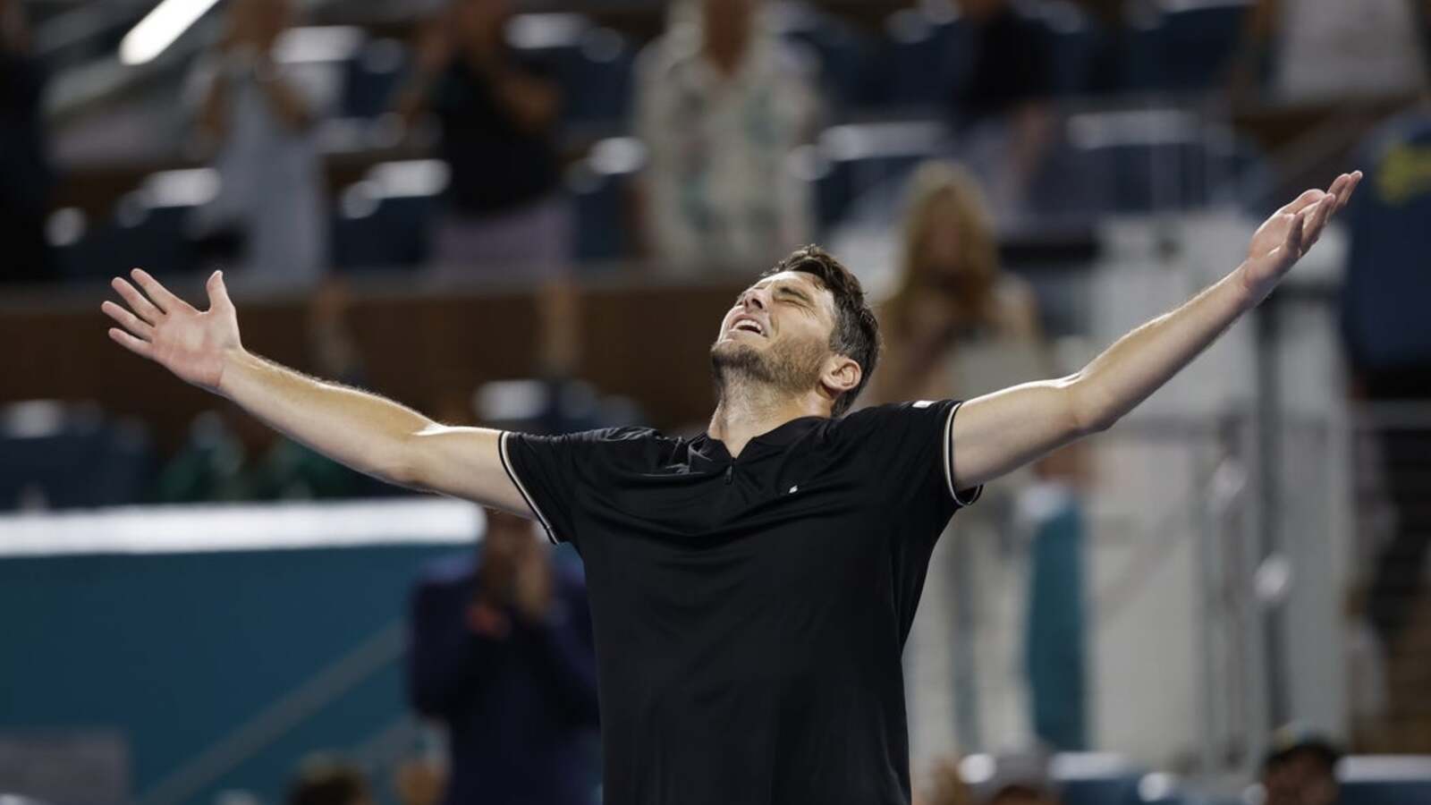 Italy clinches 3rd straight Davis Cup with sweep of Spain